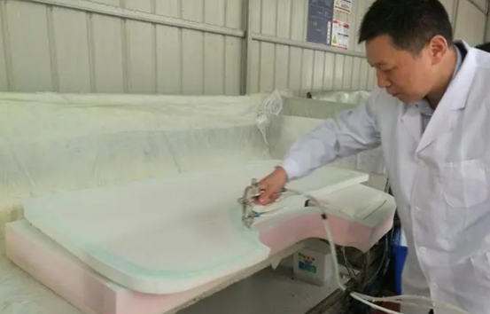 生產沙發就用多正沙發噴膠 廠家沙發生產粘接的膠水理想選擇